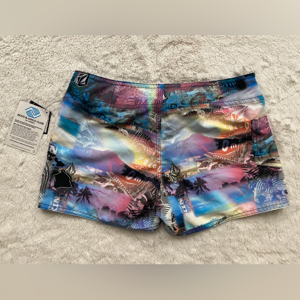 Volcom Swim/Board Shorts - Picture 7 of 10